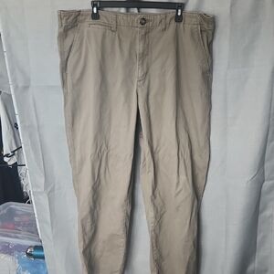 Cabela's Men's Tan Chinos